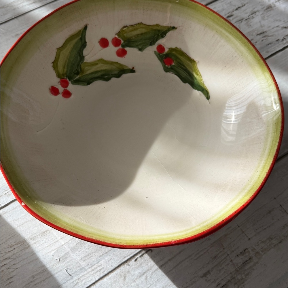 Holiday 
Umbraverde Ceramic Bowl Holly Pattern